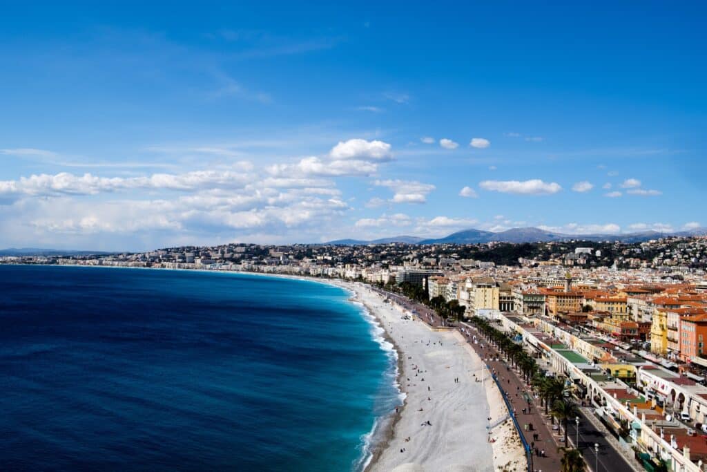 Who to contact for a bailiff's report in Nice?